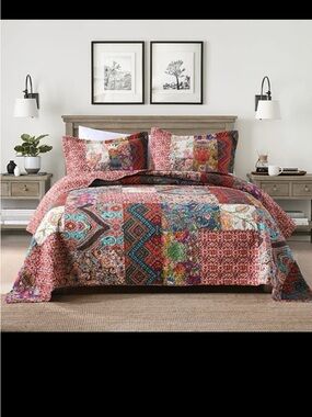 Reversible Patchwork Quilt Set in Multi-Color